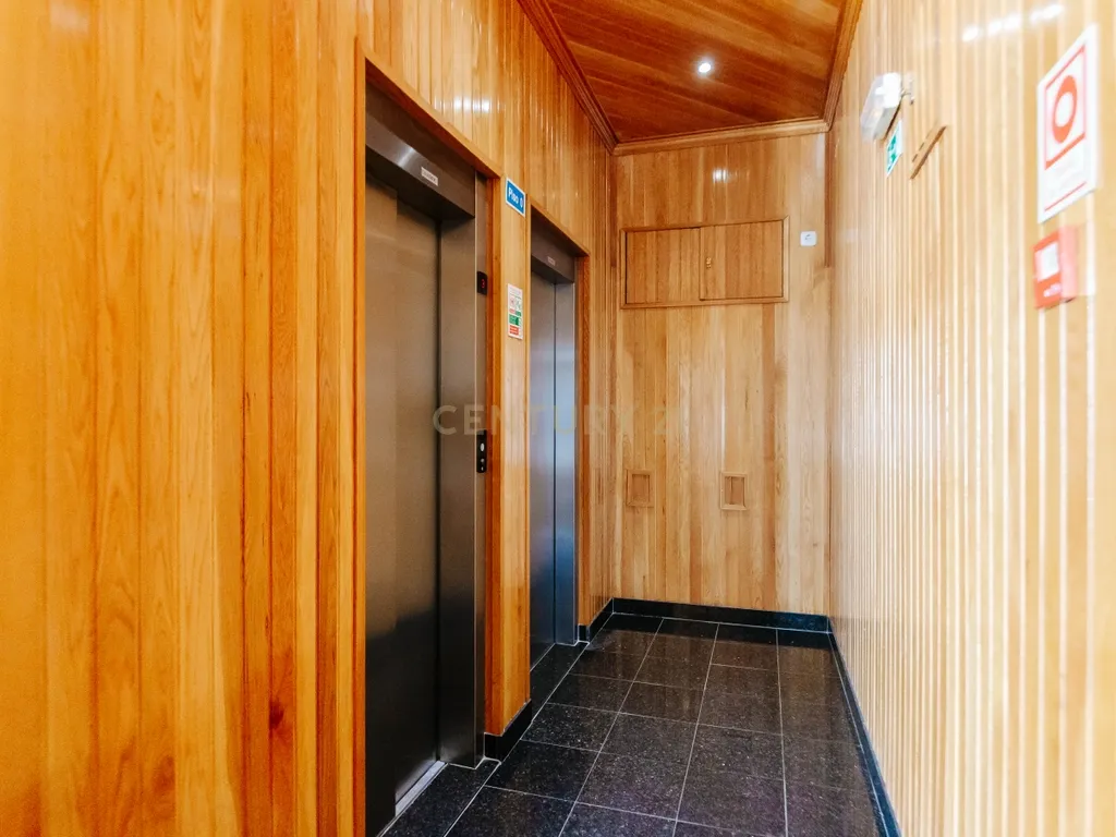 T2 P Nações cond. privado com garagem. Totalmente equipado e mobilado. - Image 3