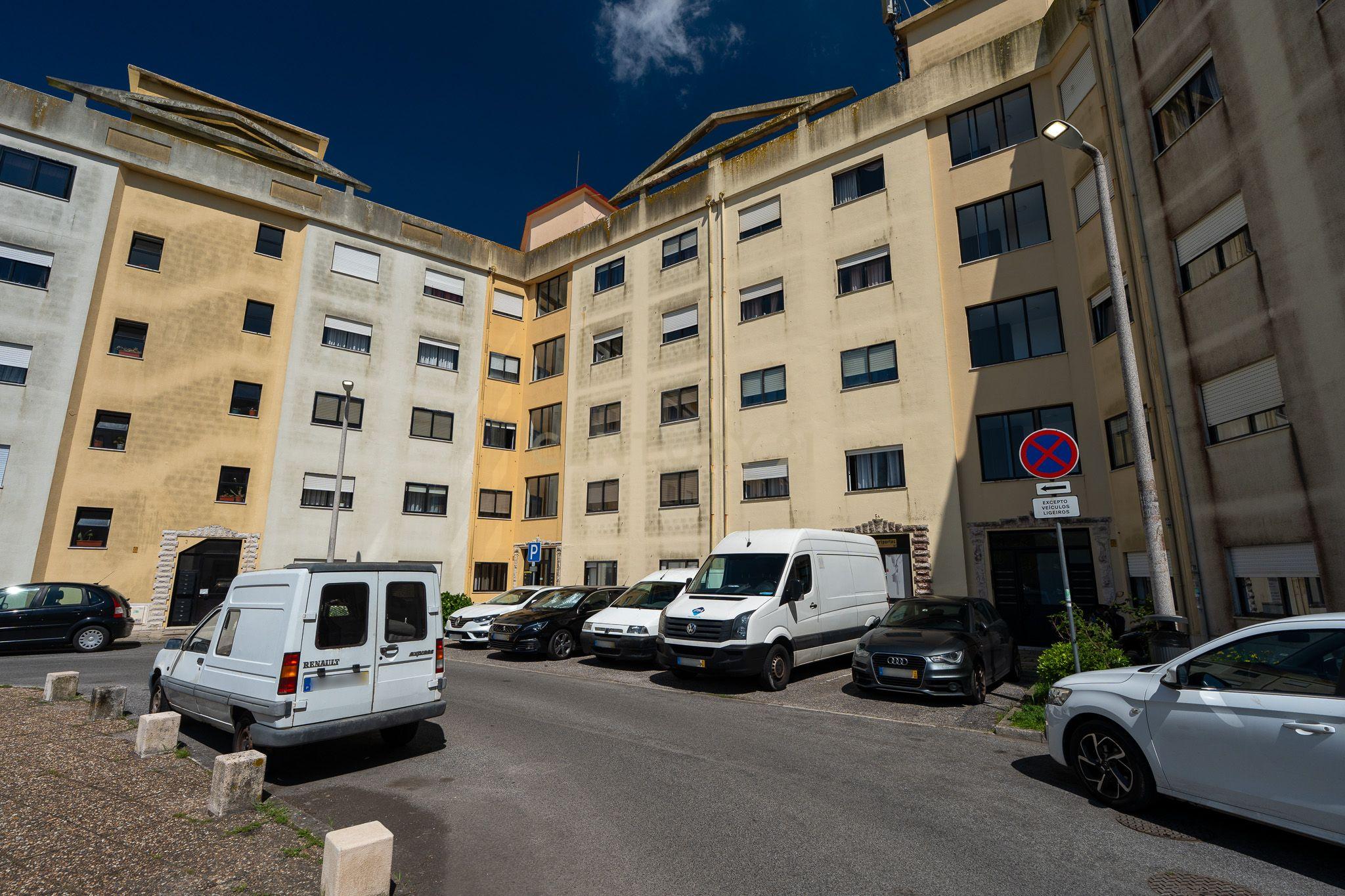 **Fantástico apartamento T4 com arrecadação*** - Image 1