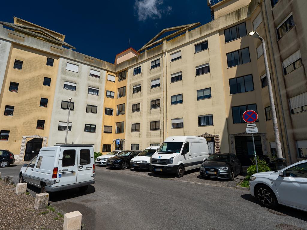 **Fantástico apartamento T4 com arrecadação*** - Image 1