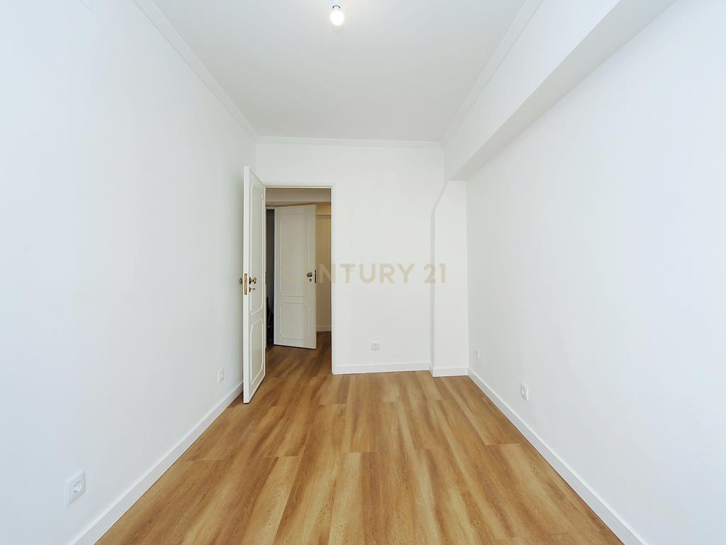 Apartamento Moderno Lisboa - 2 Quartos e Vista Cidade - Image 9