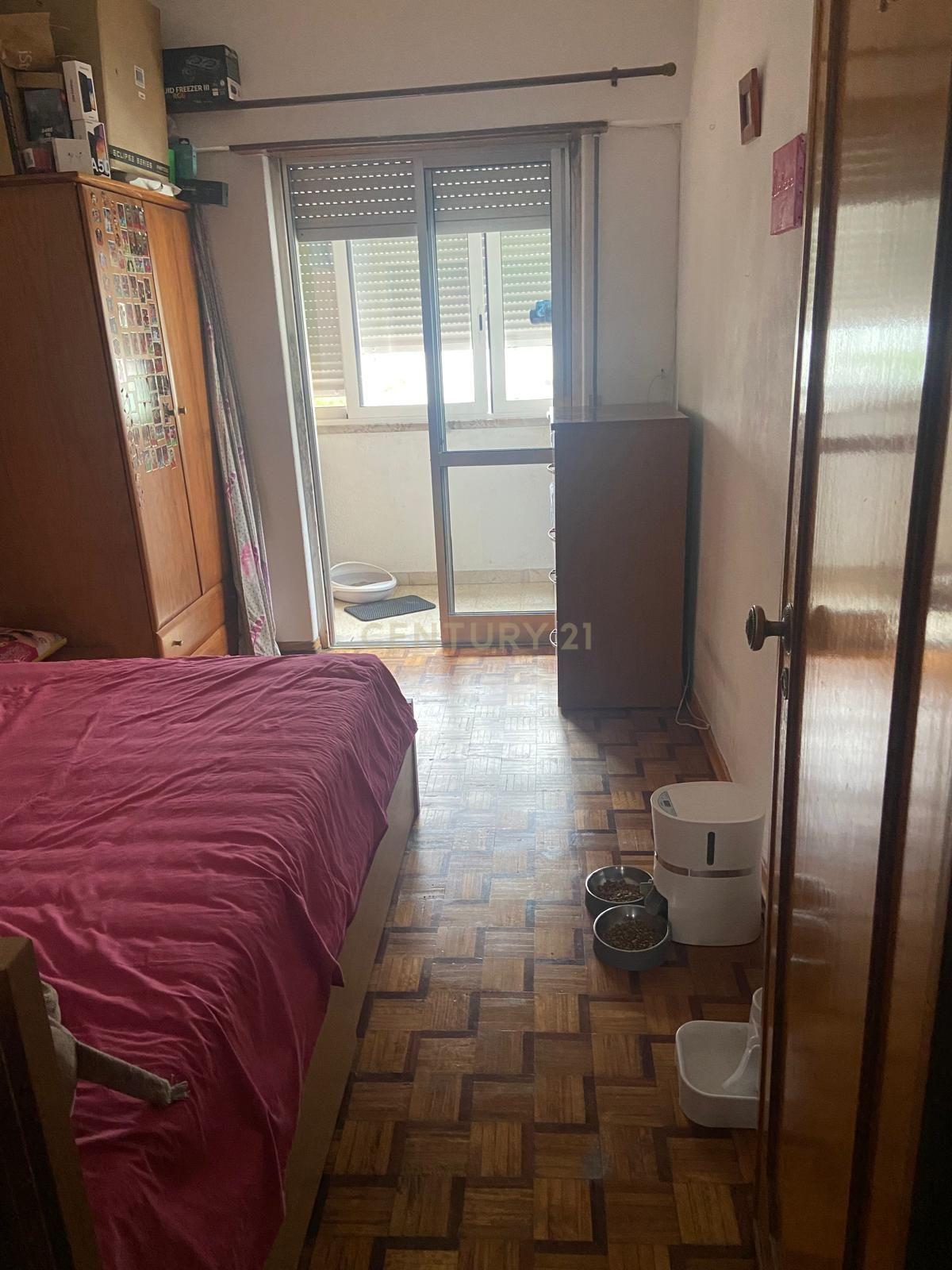 Apartamento T3 na Rua Dr. António José de Almeida, Póvoa de Santo Adrião - Image 9