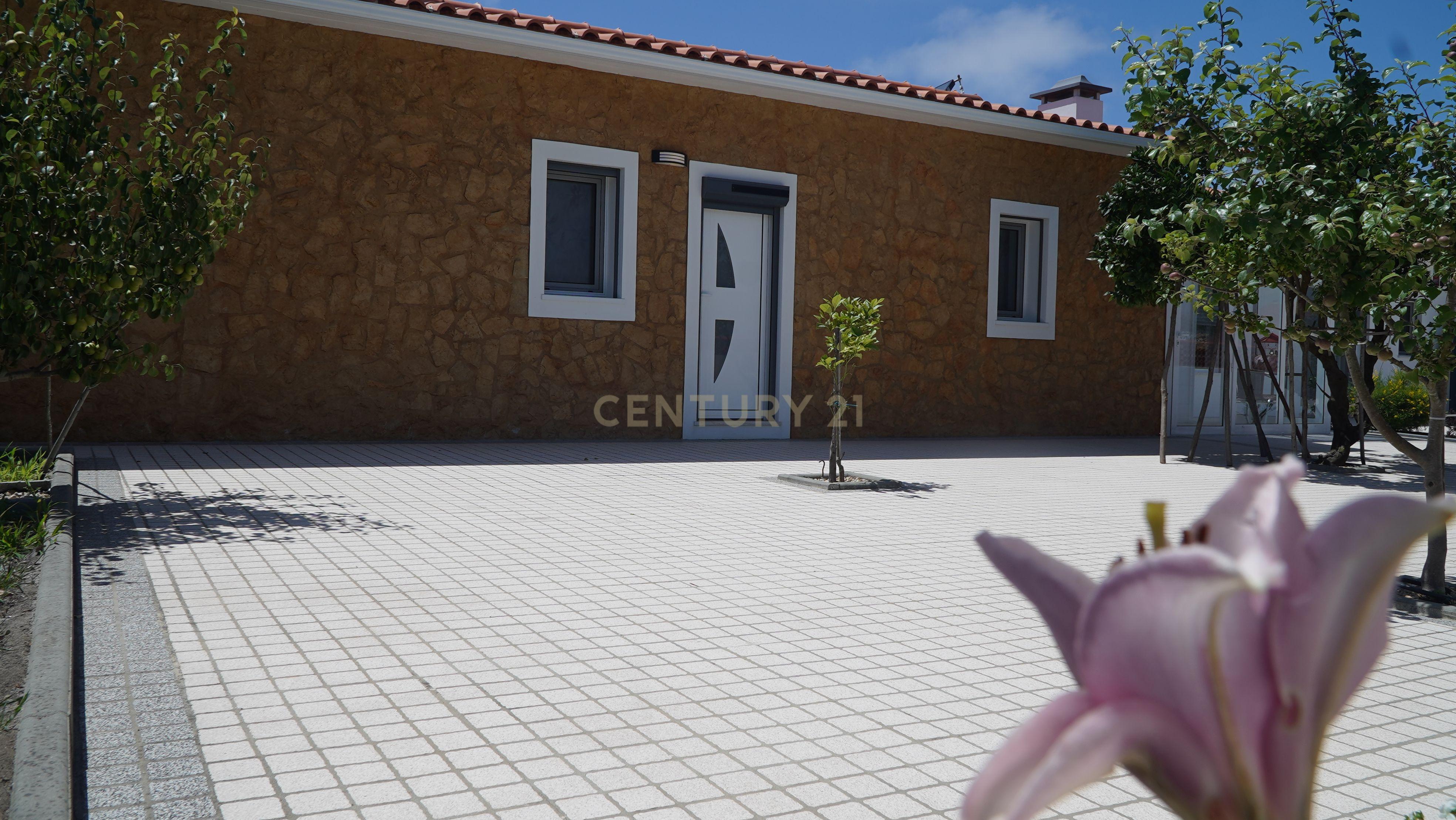 Moradia Renovada em Vieira de Leiria, Marinha Grande - View 2