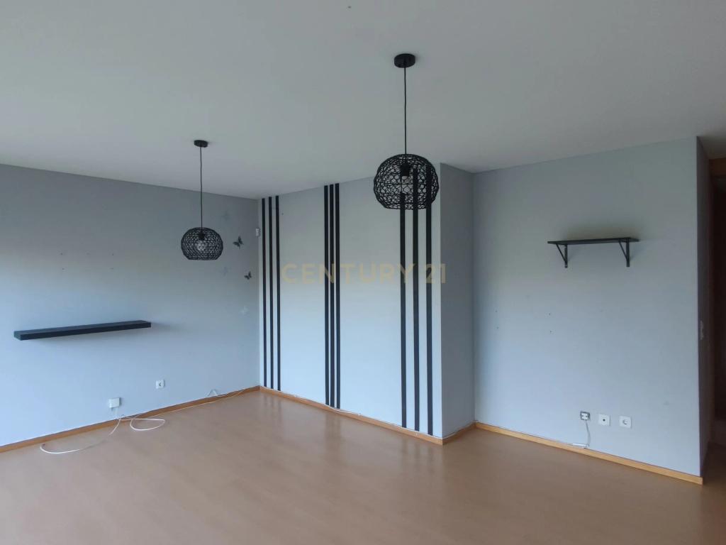Apartamento T2 com Terraço e Garagem, Maia (Ao Aeroporto) - Image 9