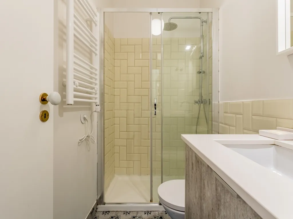 Apartamento T3 com charme lisboeta e vista sobre a cidade - Image 19