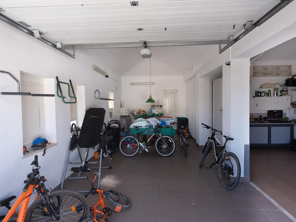 Moradia T5 com Piscina e Jardim em Lagoa, Faro - Image 48