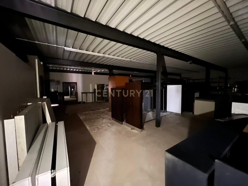 Pavilhão com grande potencial industrial/comercial junto à estrada principal em Albergaria – Juncal - Image 7