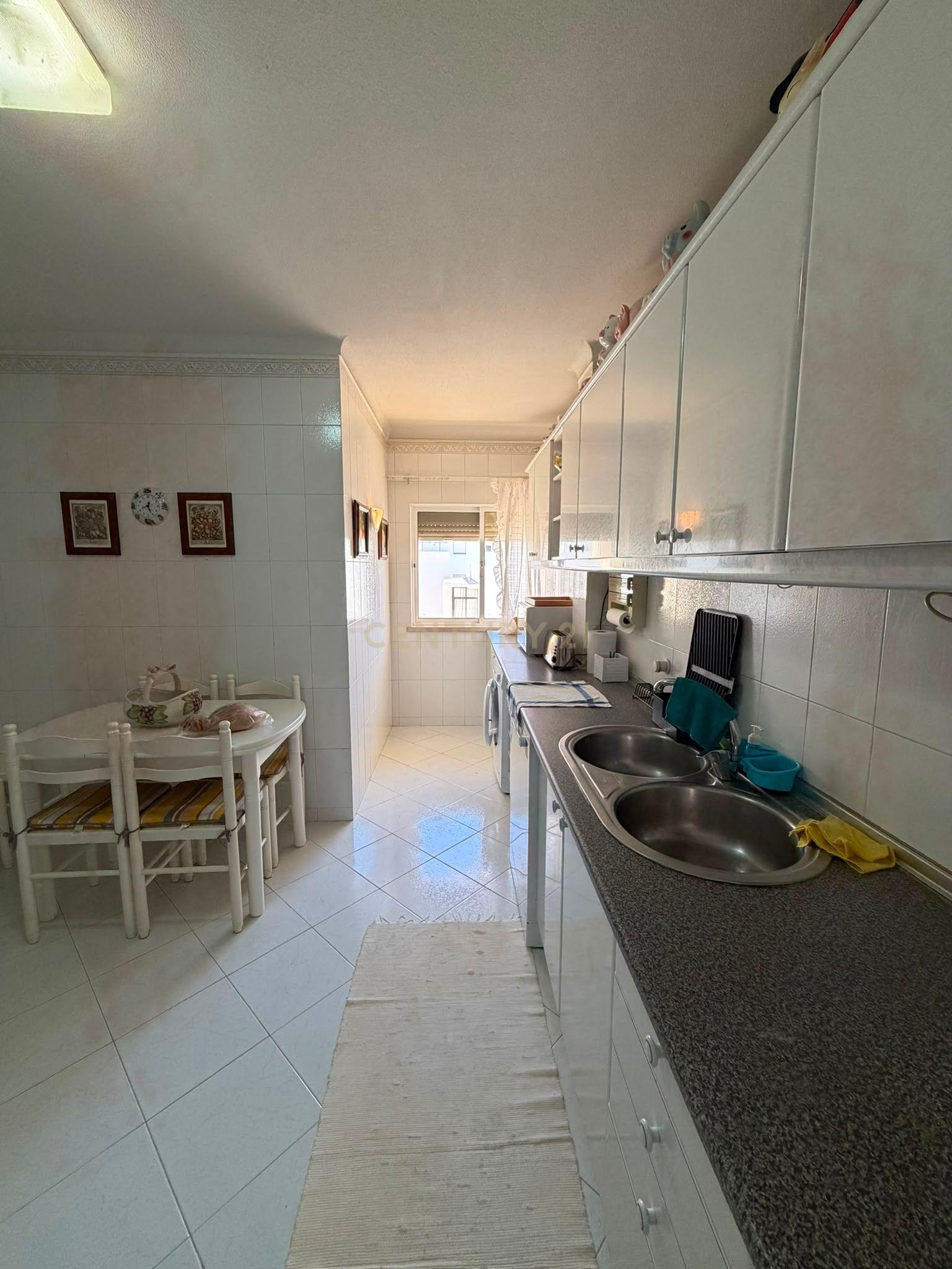Fotografia 4 de Apartamento T2  com garagem em Armação de Pêra
