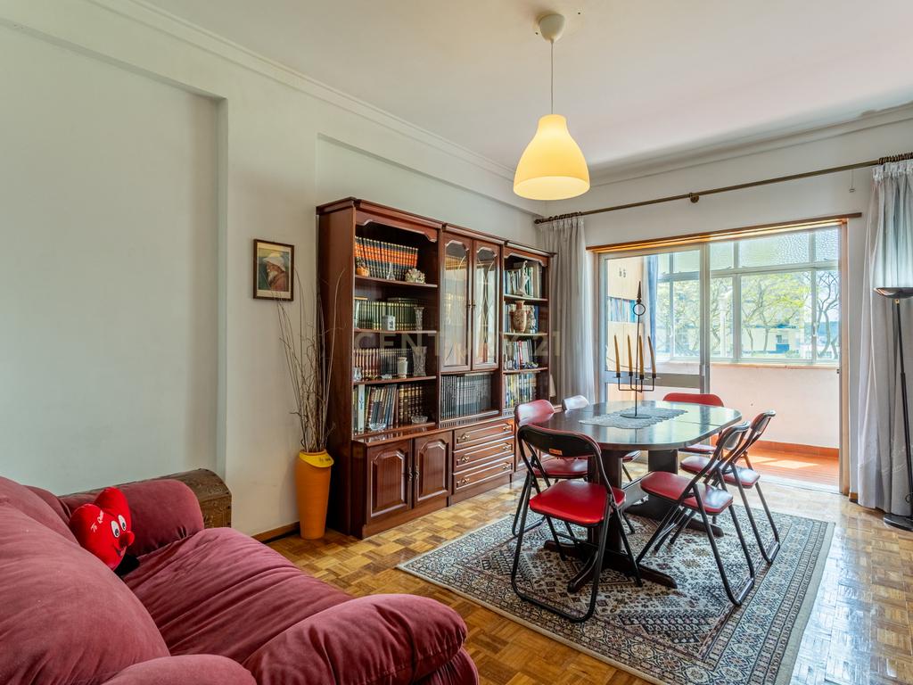 Apartamento T2 na Urbanização Codivel - Odivelas - Image 9