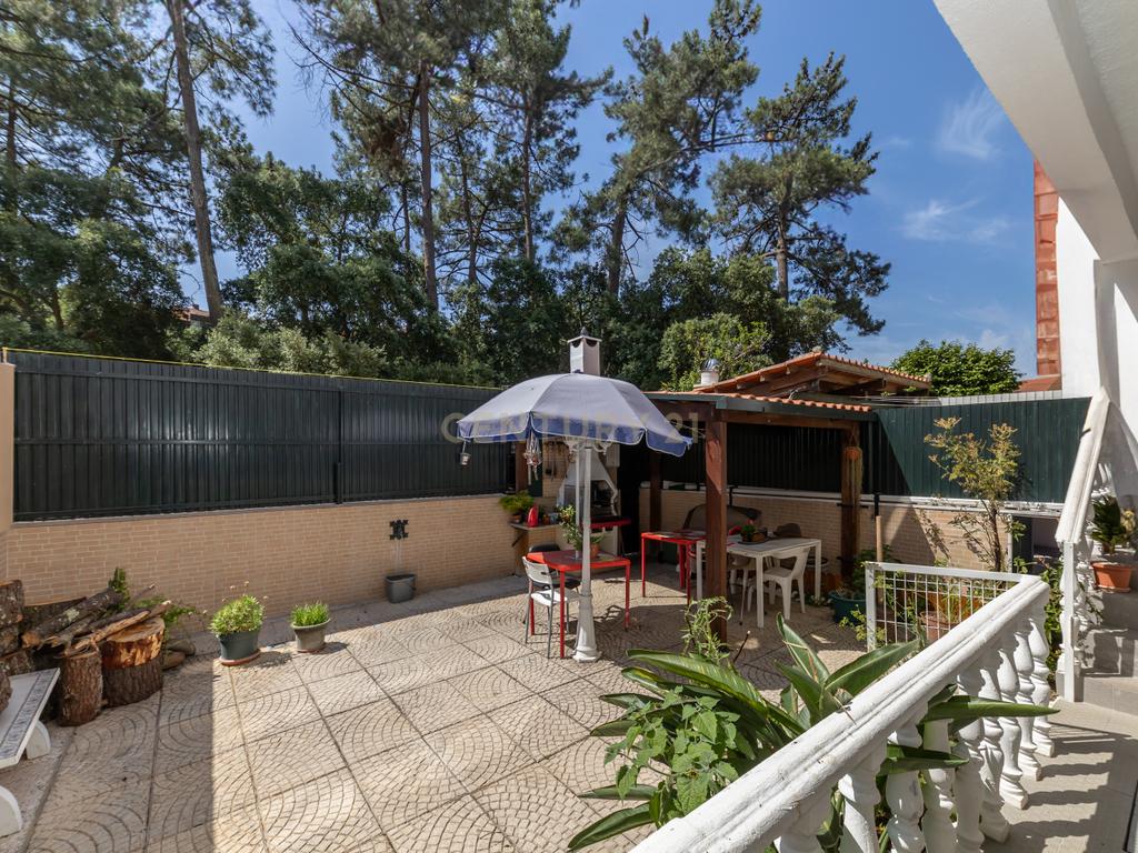 T3 + T1  com Garagem e Logradouro em Corroios, Seixal, Setúbal - Image 3