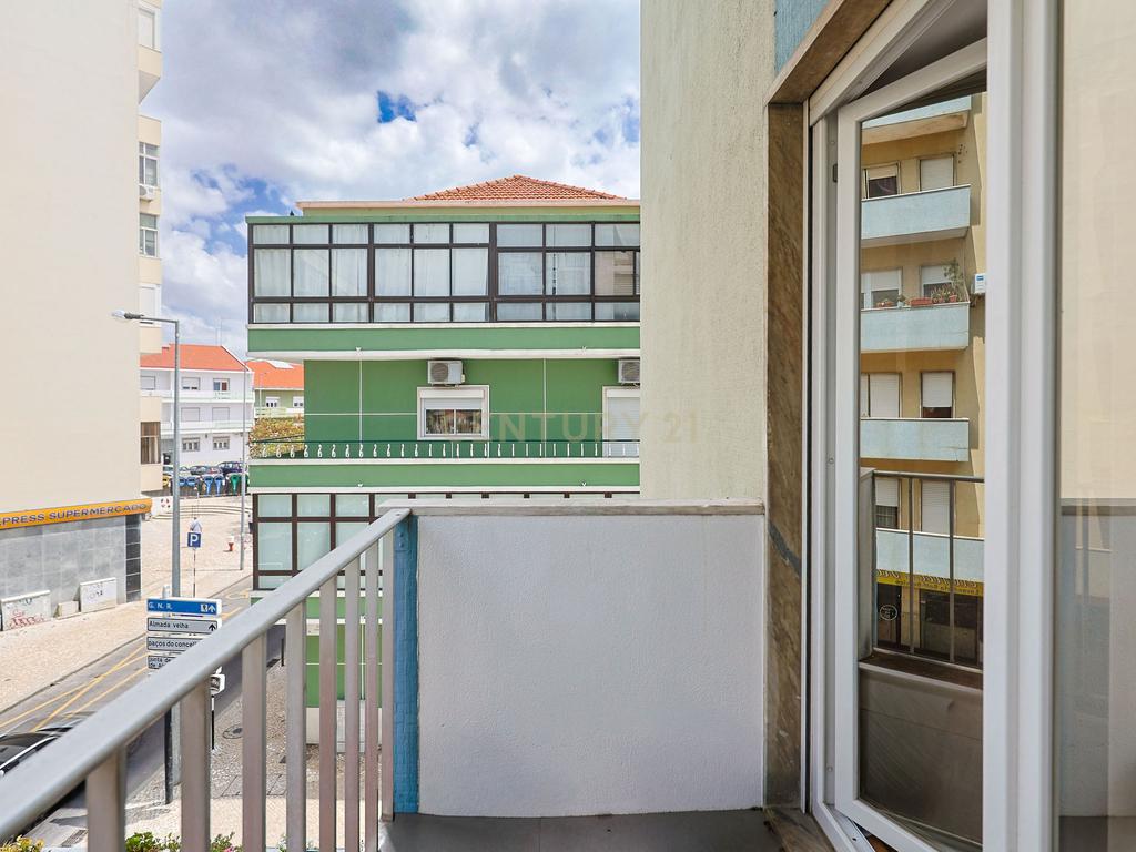 Apartamento T2 Centro de Almada Remodelado - Image 17