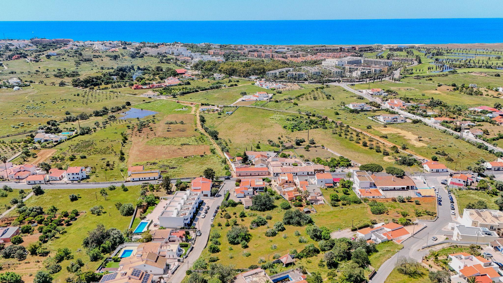 Terreno com Projeto para Construção de 9 Moradias – Vale de Parra, Albufeira - Image 13