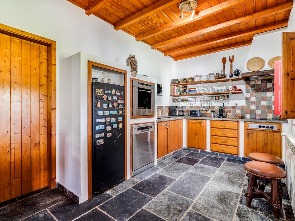 Moradia na Costa Alentejana de 4 Quartos e Arquitetura Tradicional com Piscina e Jardim – Odemira - Image 5