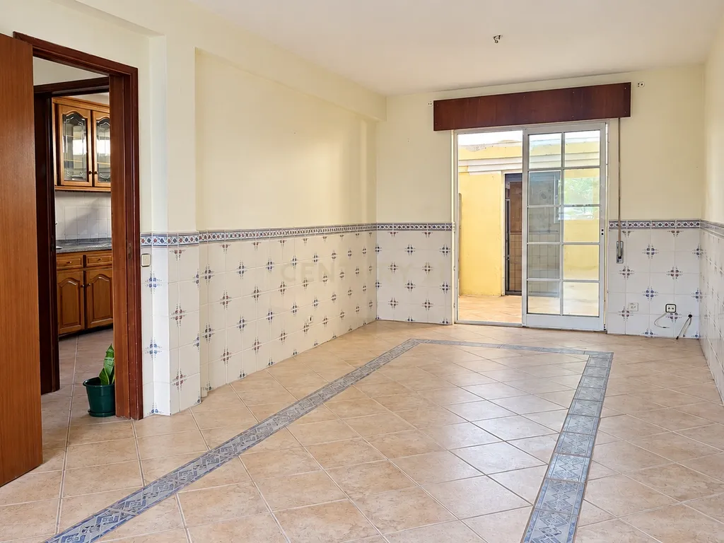 Moradia T3 com garagem, terraço e quintal em Vendas de Azeitão - Image 5