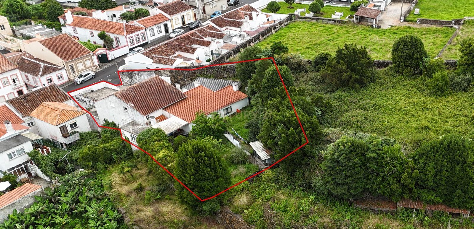 Fotografia 12 de Moradia T4, localizada Pico da Urze , Angra do Heroísmo