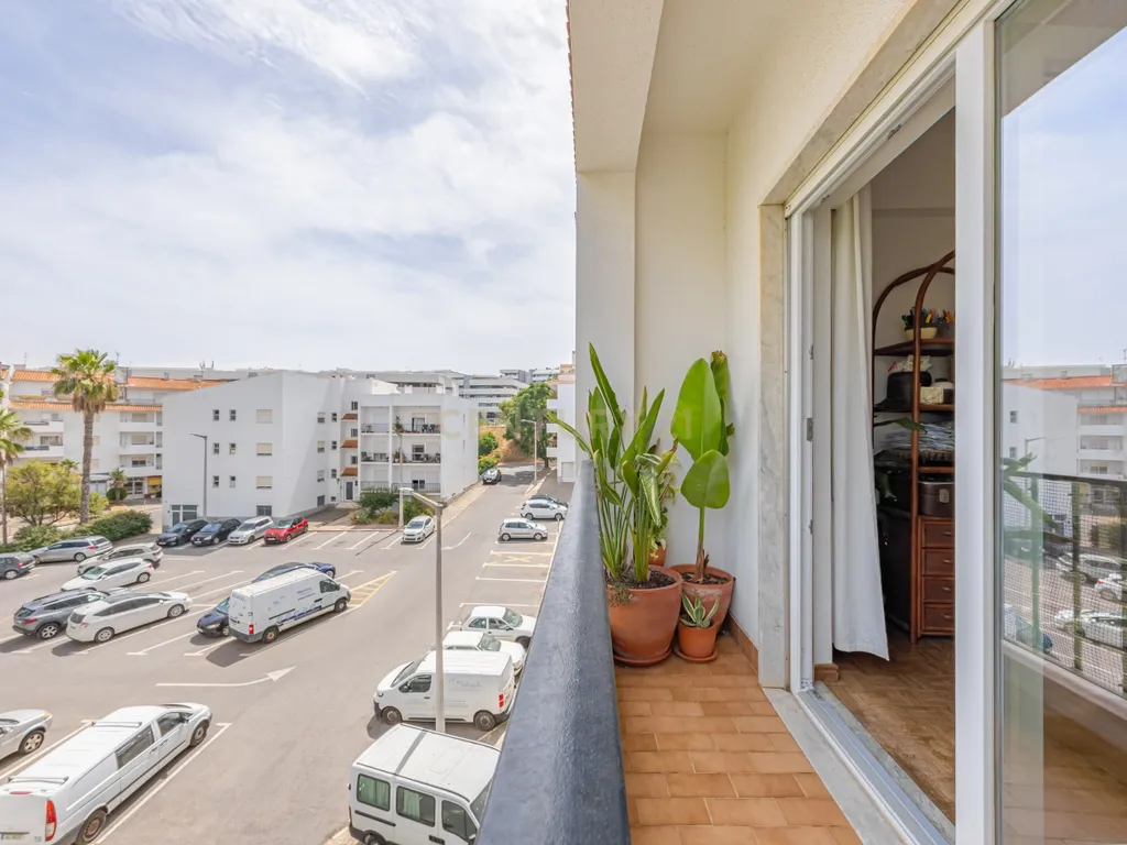 Apartamento T3 com 2 WC, Arrecadação e Terraço com Vista Mar | Ameijeira, Lagos - Image 3