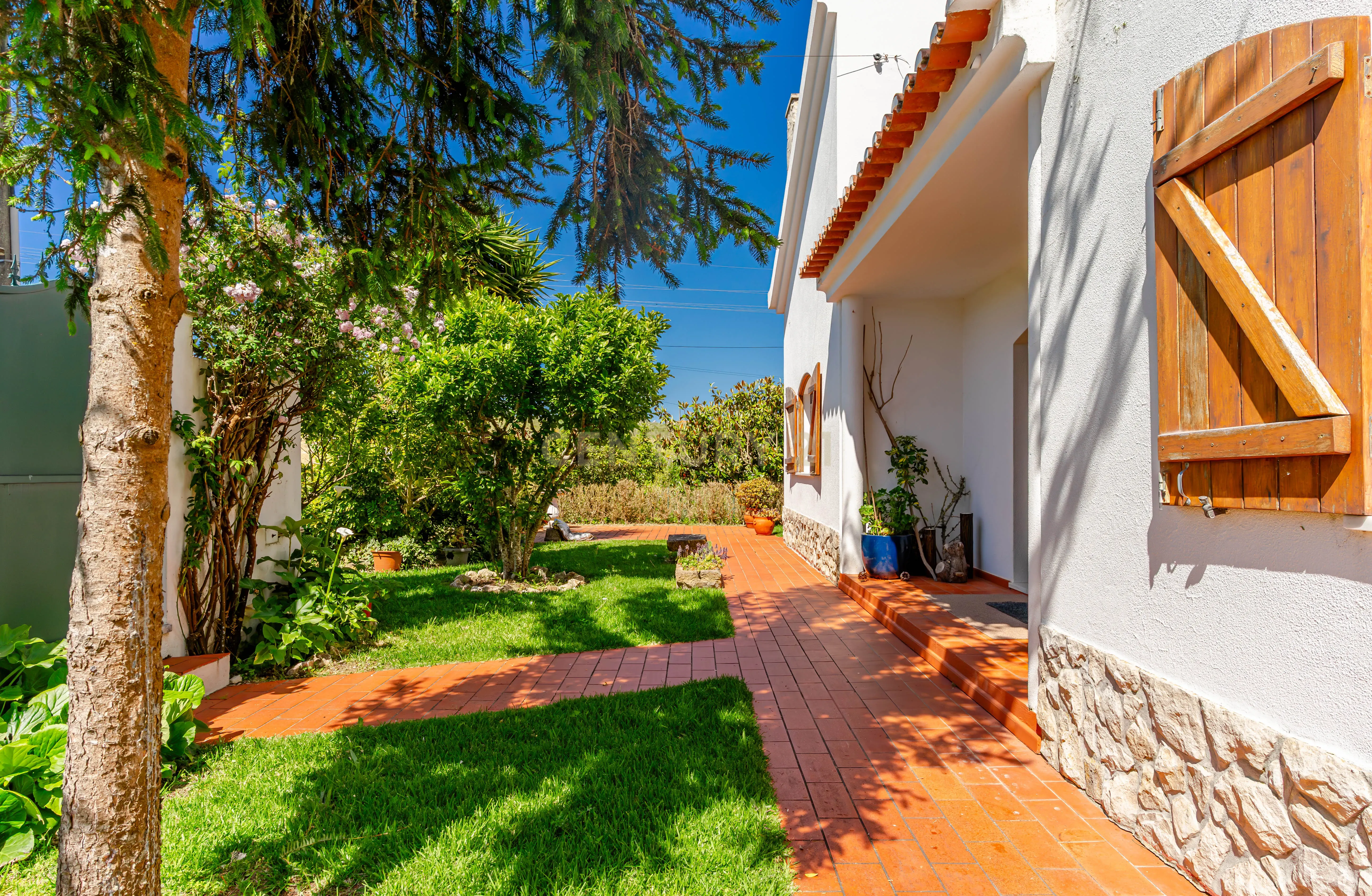 Espetacular Moradia T4 em Mafra com Jardim e Terraço - Image 56