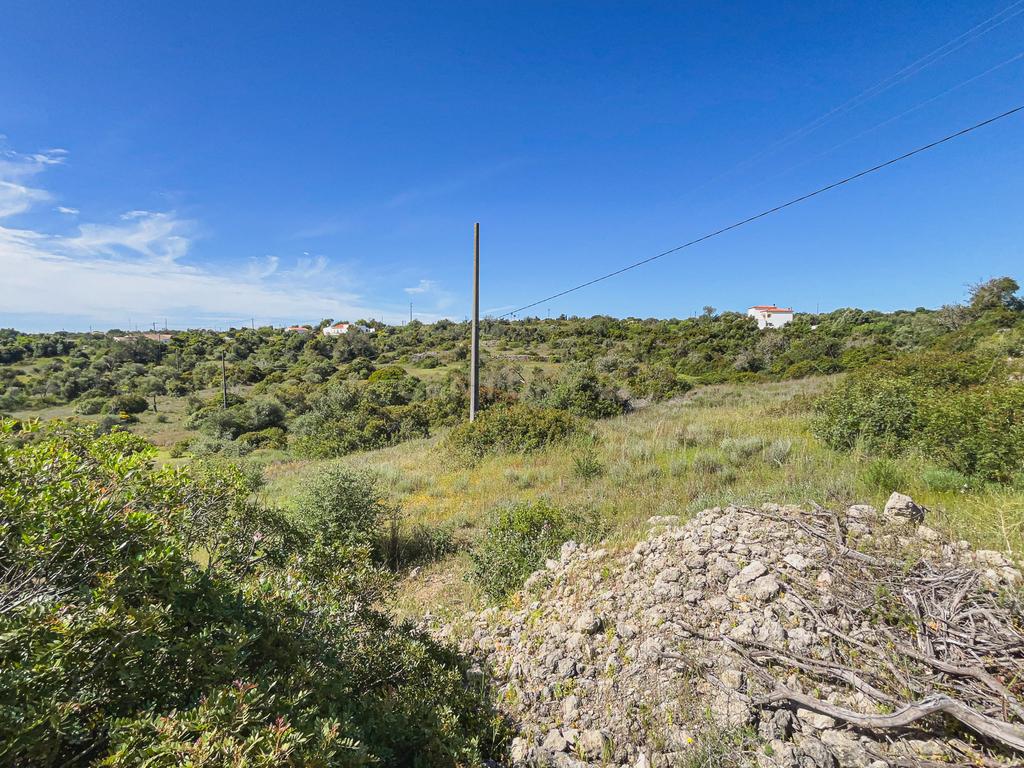 Terreno rústico com 15.830 m² localizado na prestigiada zona da Torre, em Armação de Pêra. - Image 11