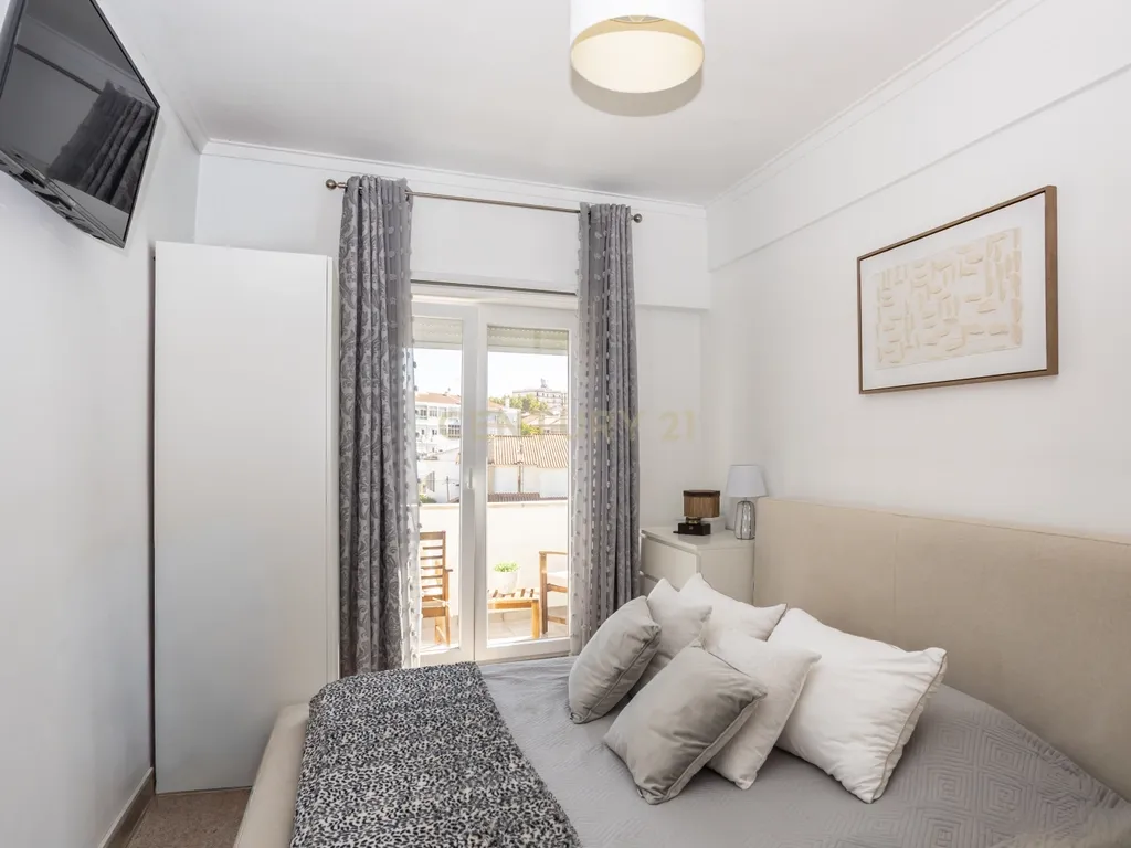 Apartamento T2 com Varanda Cruz de Pau, Amora - Seixal - 0651-06250 - Image 11