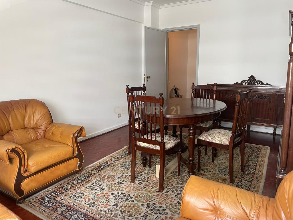 Arrenda-se Apartamento T4 na Portela — Conforto, Tranquilidade e Localização Privilegiada - Image 3
