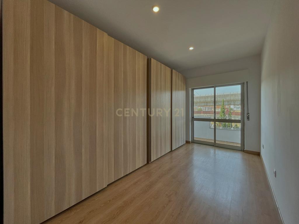 T2 para Arrendamento em Corroios – Conforto, Modernidade e Localização Privilegiada - Image 30