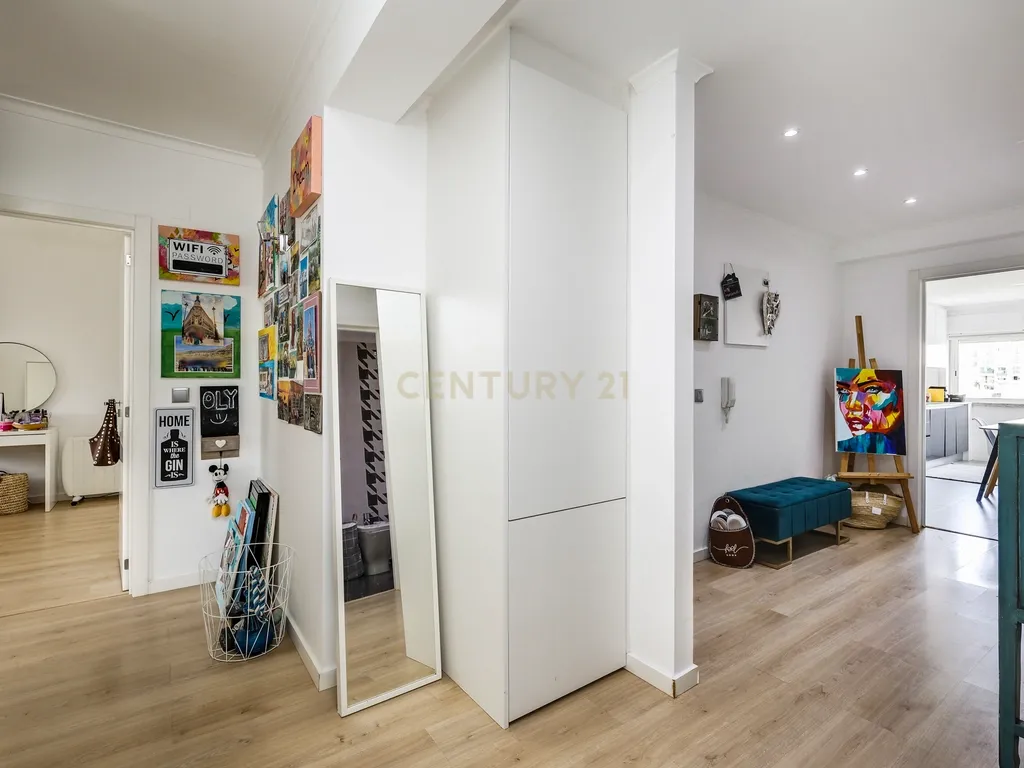 Apartamento T3 Remodelado em Massamá (Rua Miguel Torga) - Image 7