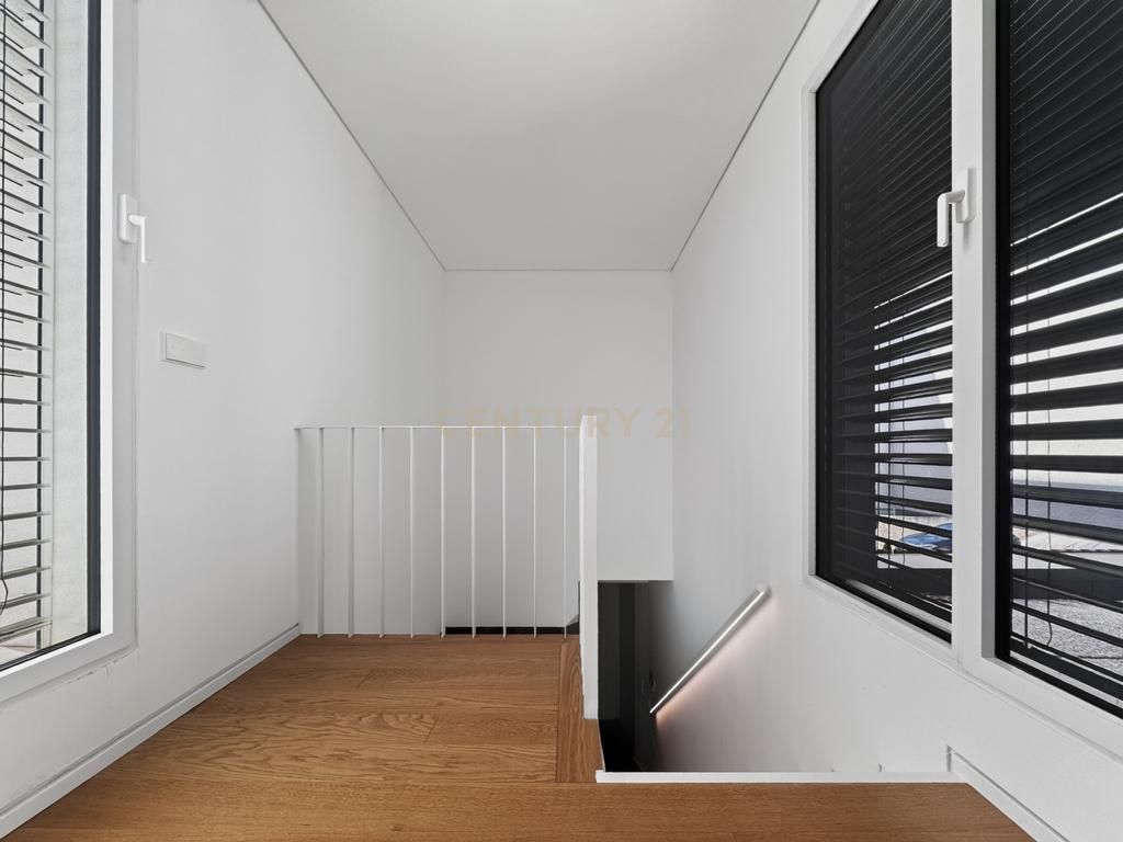 Moradia T3 de Excelência na Aroeira – Conforto, Elegância e Qualidade de Construção - Image 16