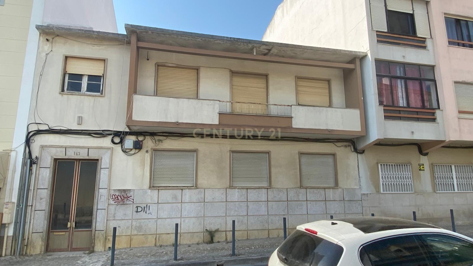 Fotografia 2 de Prédio em Propriedade Total com Elevado Potencial de Valorização | Setúbal