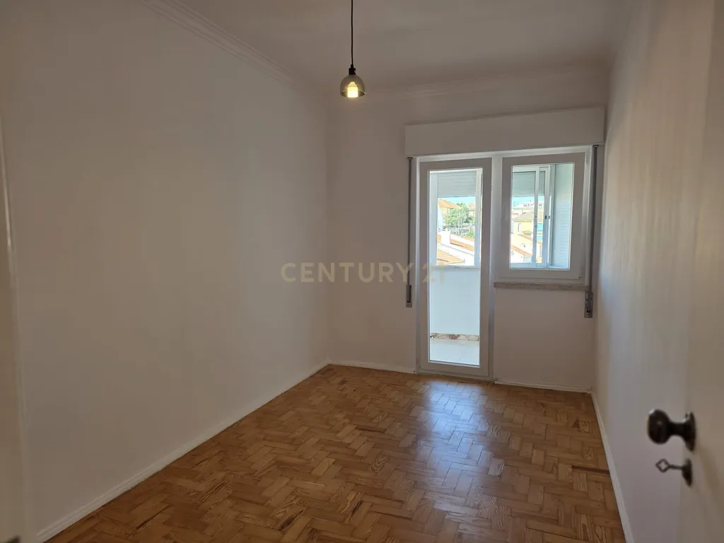 Apartamento T3 Renovado na Parede - Image 21