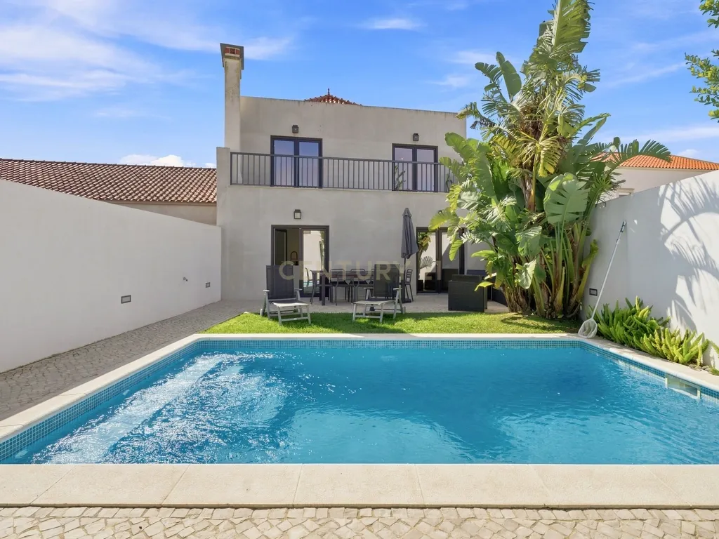 Moradia T4 +1 com piscina totalmente remodelada com painéis solares na Lourinhã ( São Bartolomeu dos Galegos) - Image 1