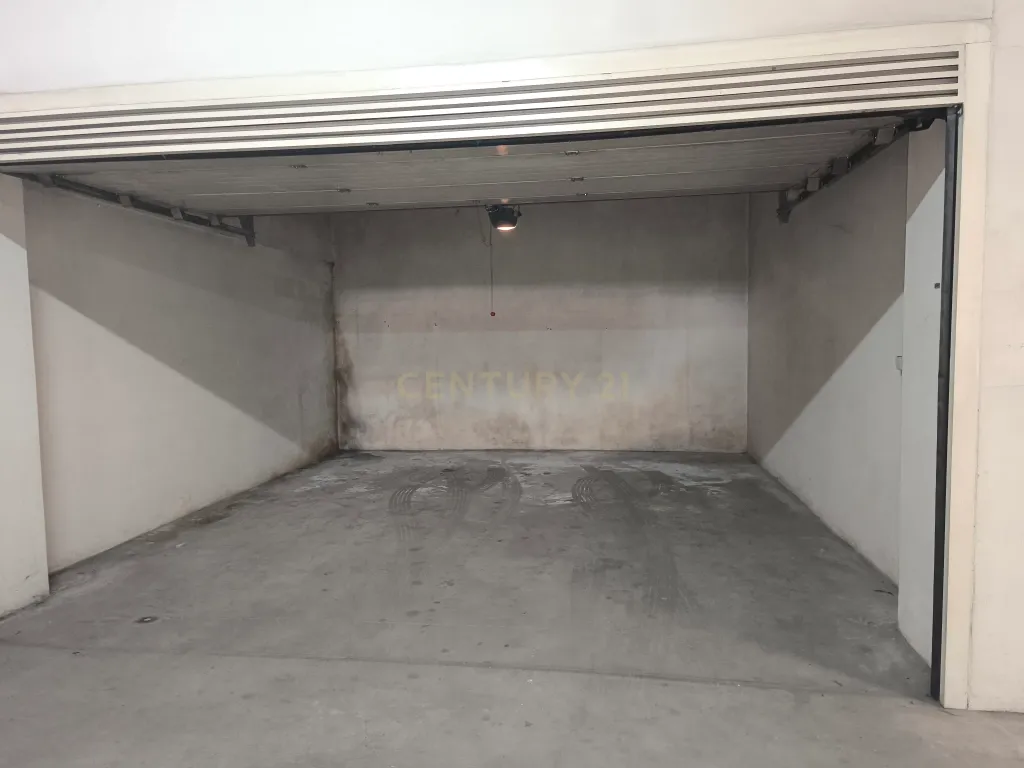 Apartamento T3 para arrendar com terraço de 200m² e garagem para dois carros — Lourinhã - Image 25