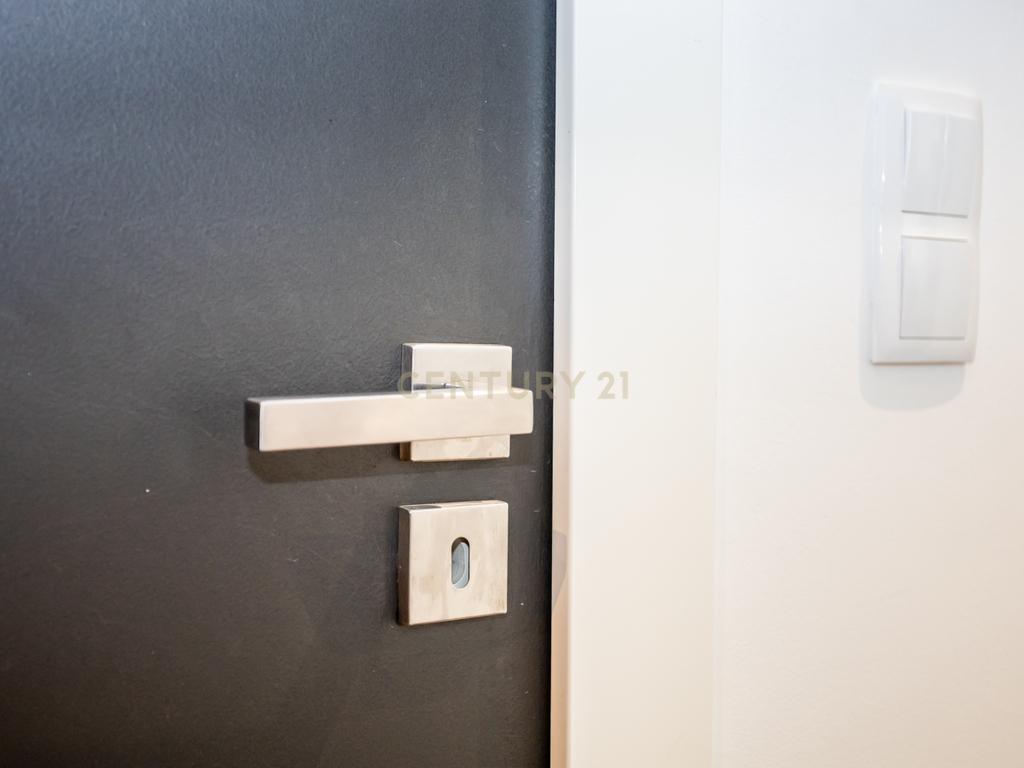 Apartamento de luxo com 5 assoalhadas, 2 garagens e parqueamento - Image 12