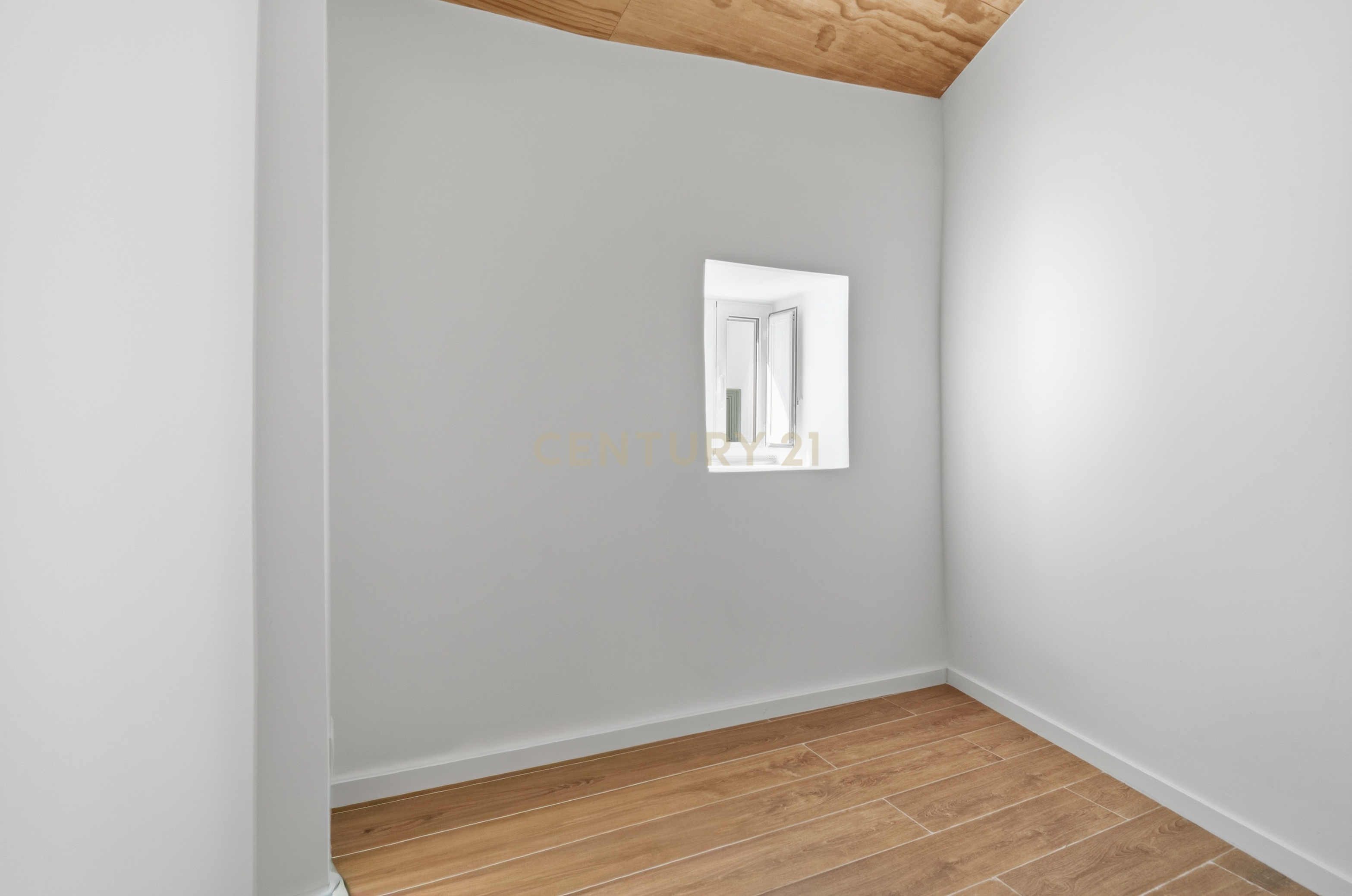 Fotografia 7 de Moradia T1 Remodelada no Barril (Encarnação) | A 5 Minutos da Praia
