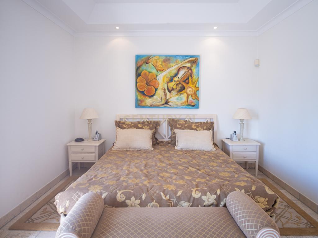 Moradia T5 com Piscina e Jardim em Lagoa, Faro - Image 13