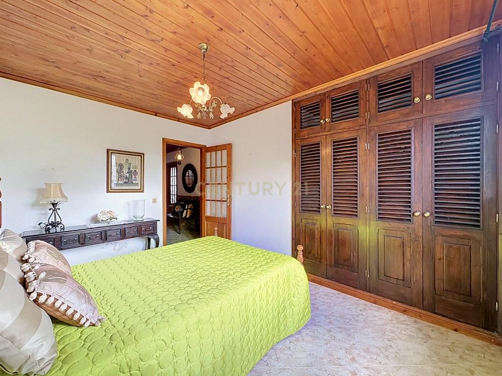 Moradia T3+1 térrea com garagem, jardim e amplo terreno — Aflitos, Fenais da Luz - Image 19