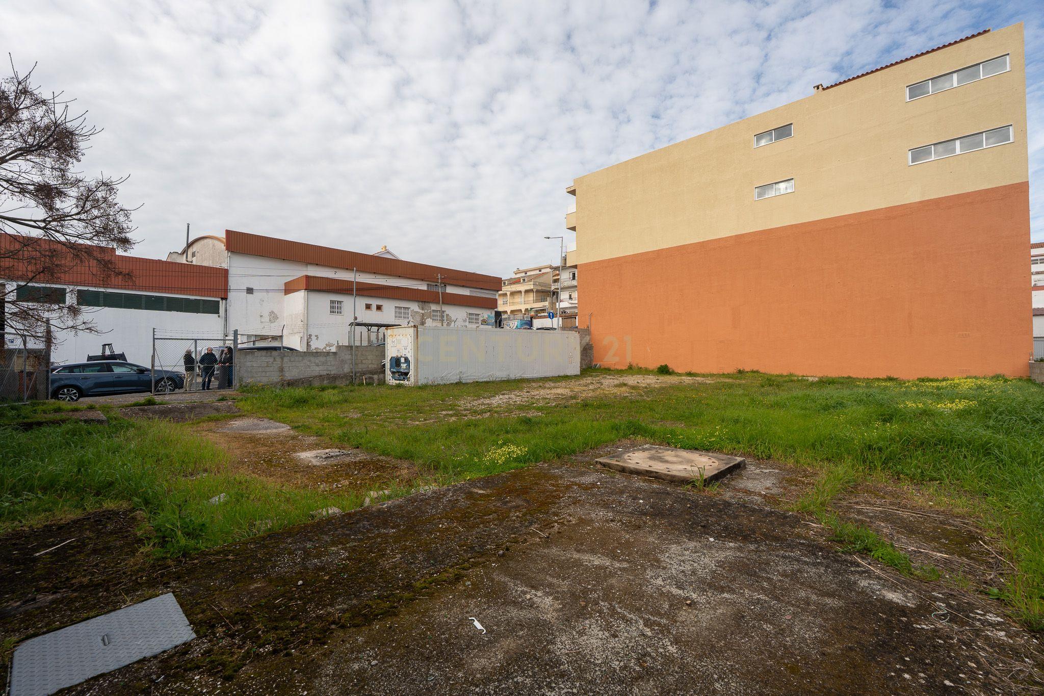 Fotografia 9 de Terreno Urbano Para  Construção de 2 Moradias – Amadora