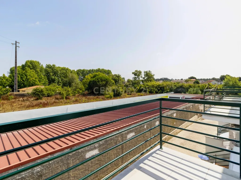 Excelente Moradia T3 , espaço exterior e garagem – Marinha Grande - Image 21