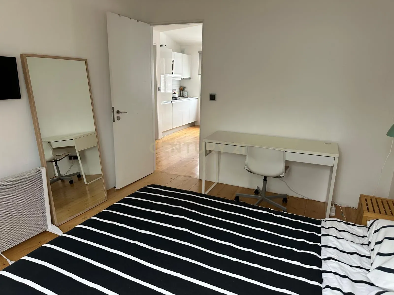 Fotografia 8 de Moradia de 3 Pisos no Centro de Ponta Delgada | 8 Quartos | Excelente Oportunidade de Investimento