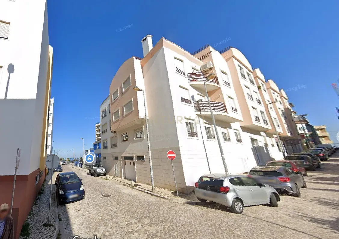 Garagem Box na Costa da Caparica - Excelente Localização e Acessos - Image 1