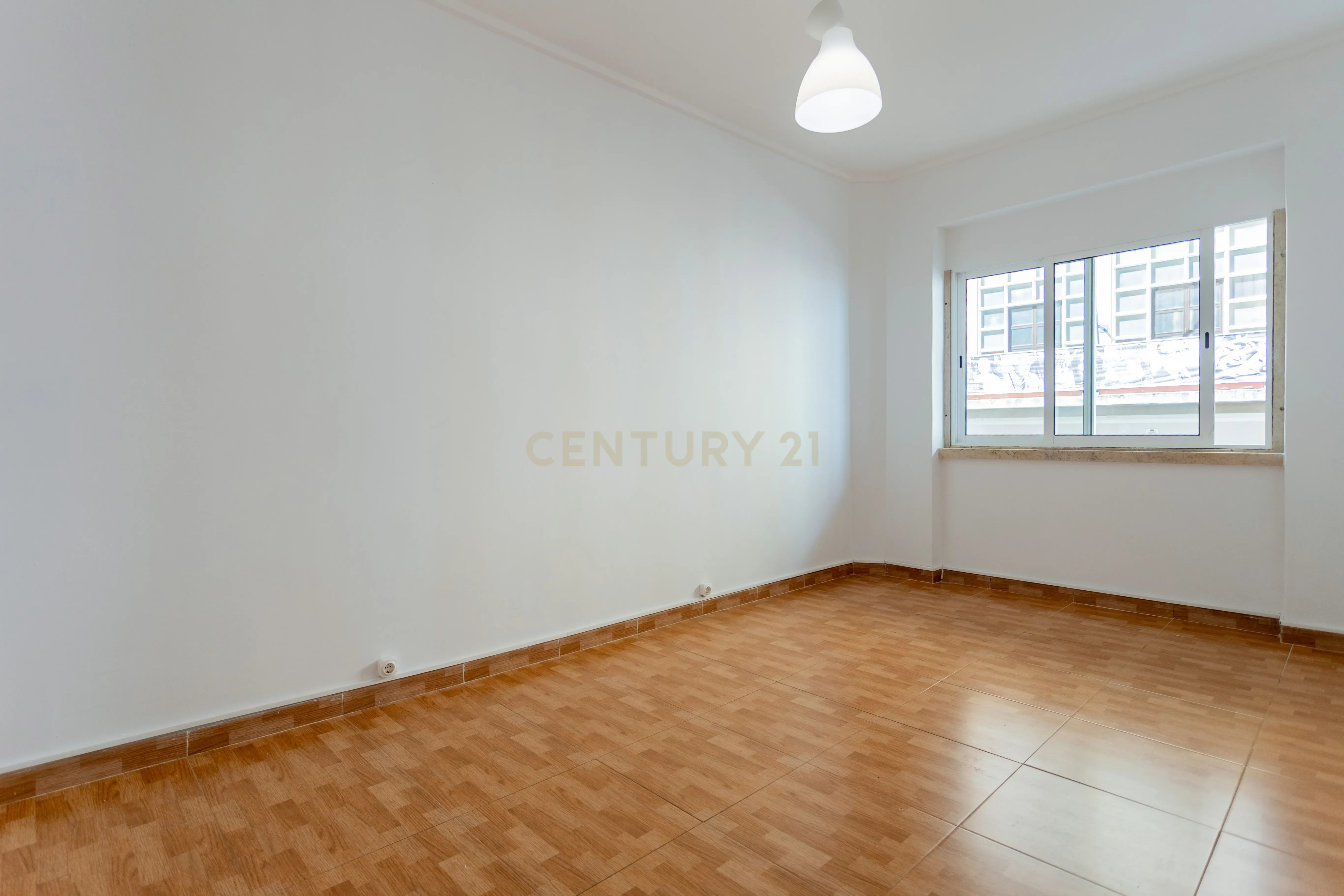 Apartamento T2 - 2 WC's - Almada Centro - Image 11