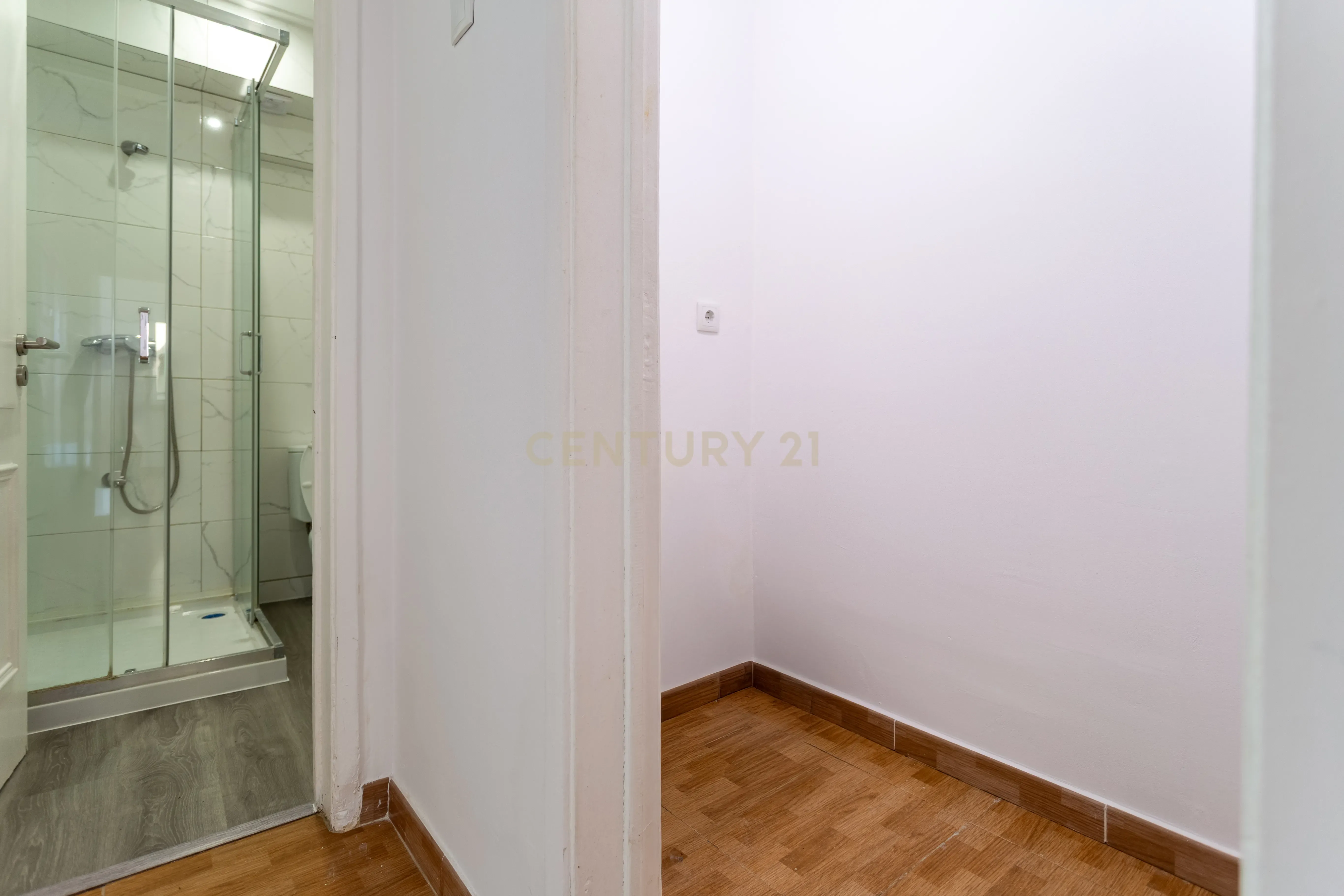 Apartamento T2 - 2 WC's - Almada Centro - Image 23