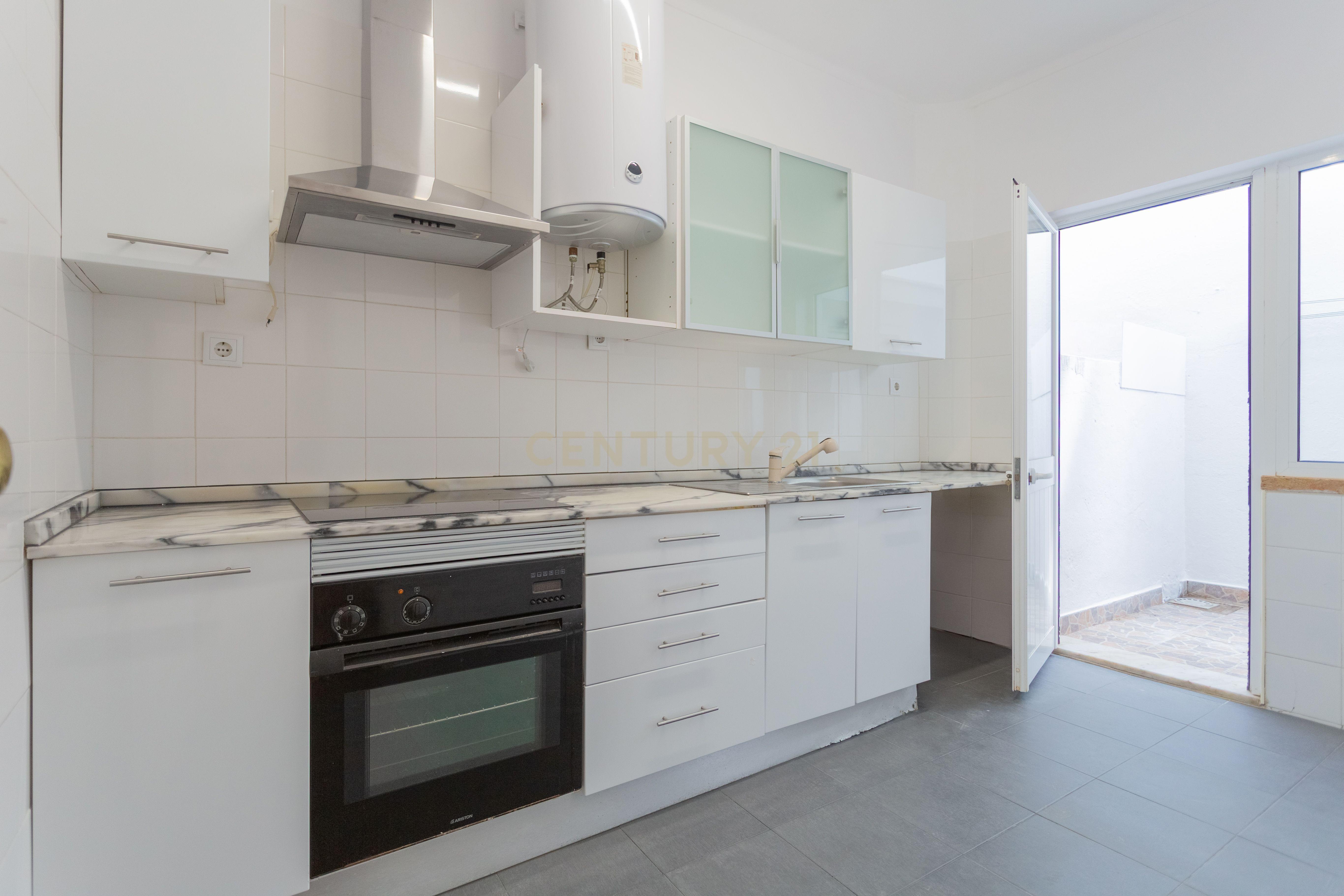 Apartamento T2 - 2 WC's - Almada Centro - Image 6