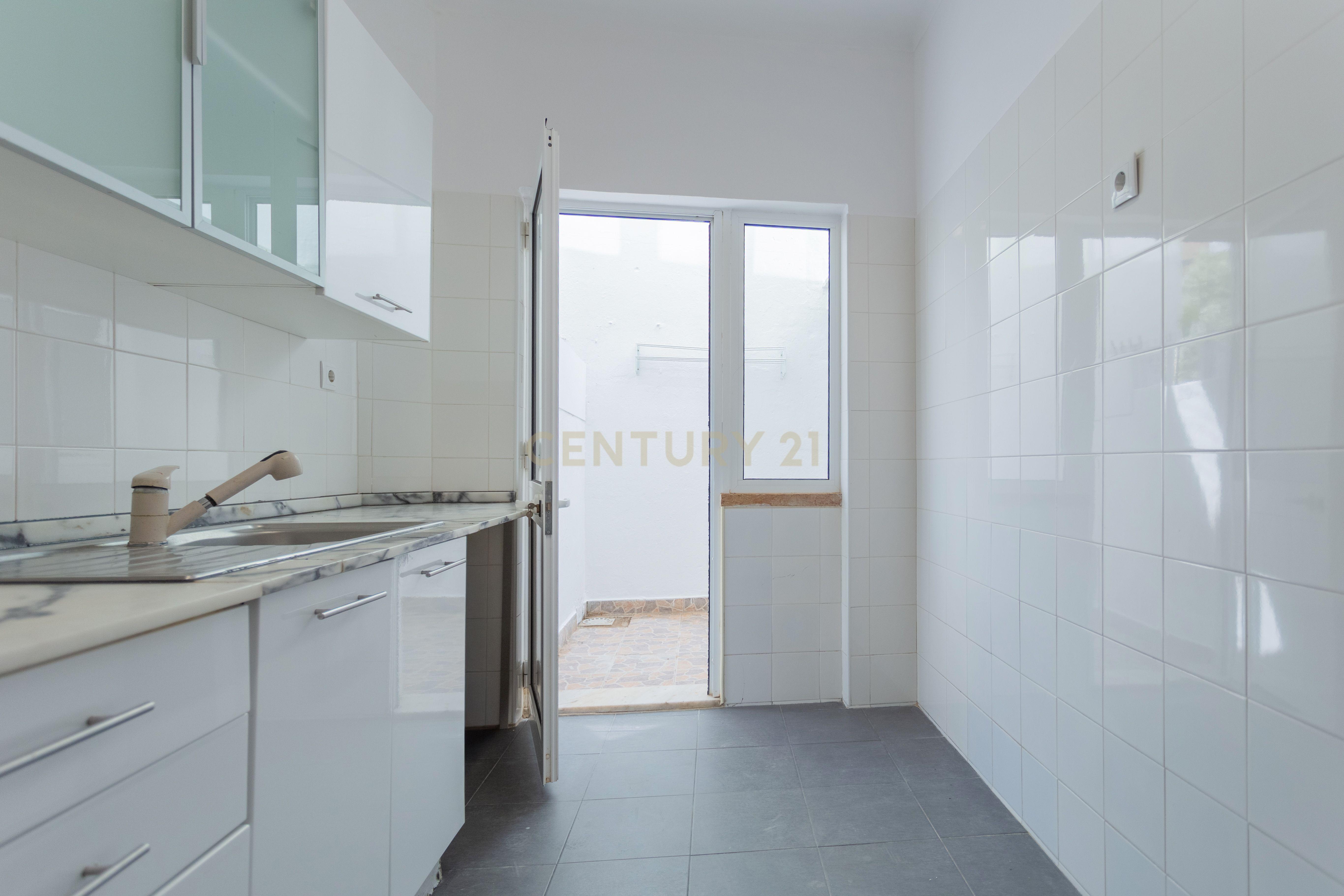 Apartamento T2 - 2 WC's - Almada Centro - Image 5