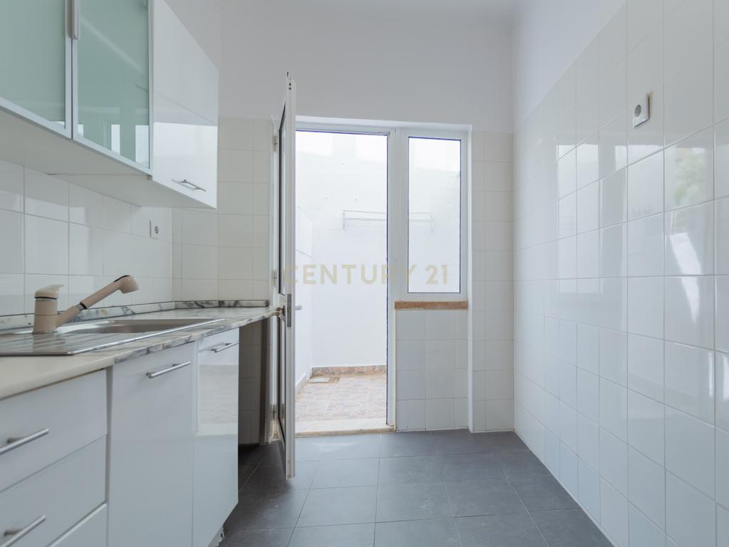 Apartamento T2  - 2 WC's - Almada Centro - Image 5