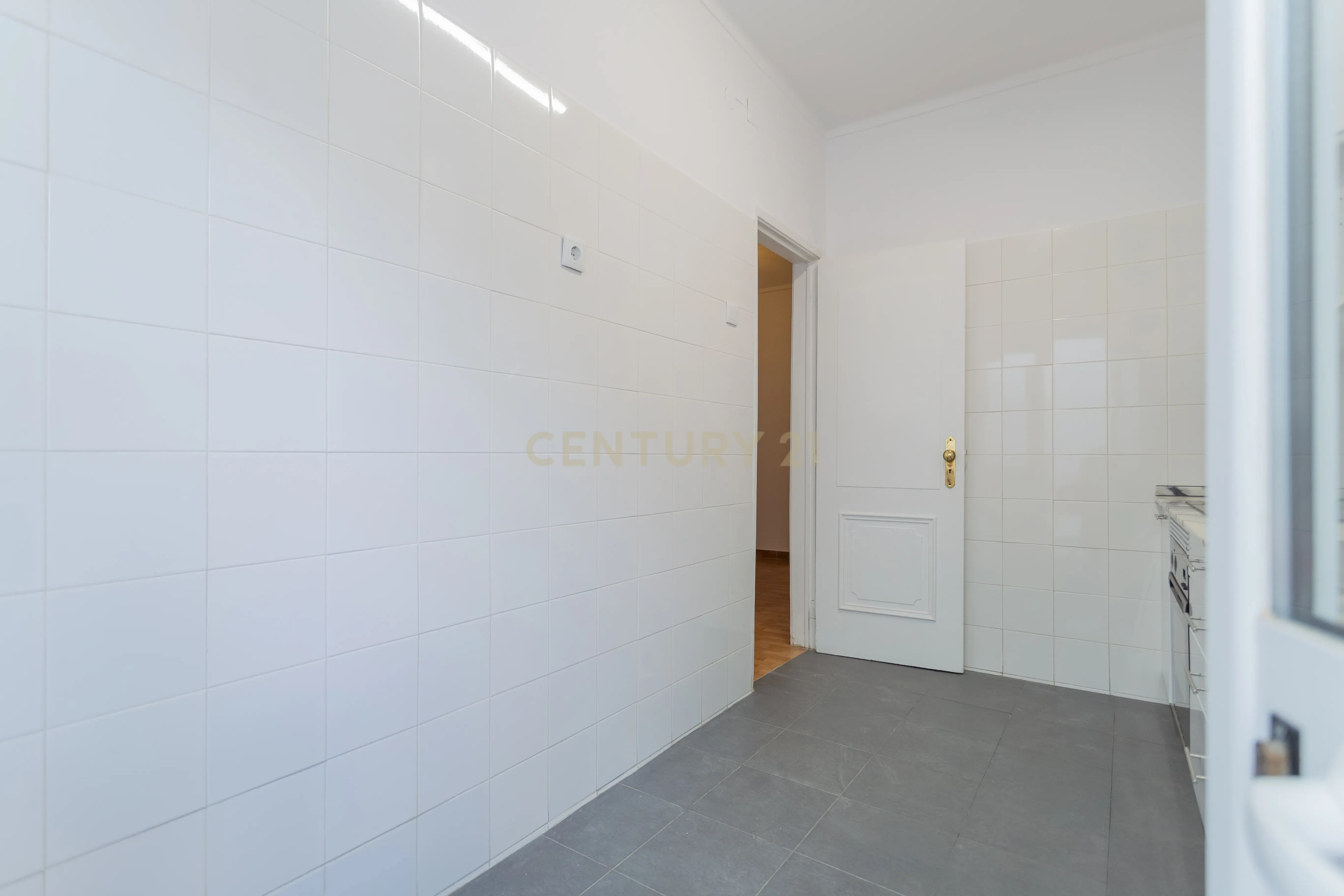 Apartamento T2 - 2 WC's - Almada Centro - Image 4