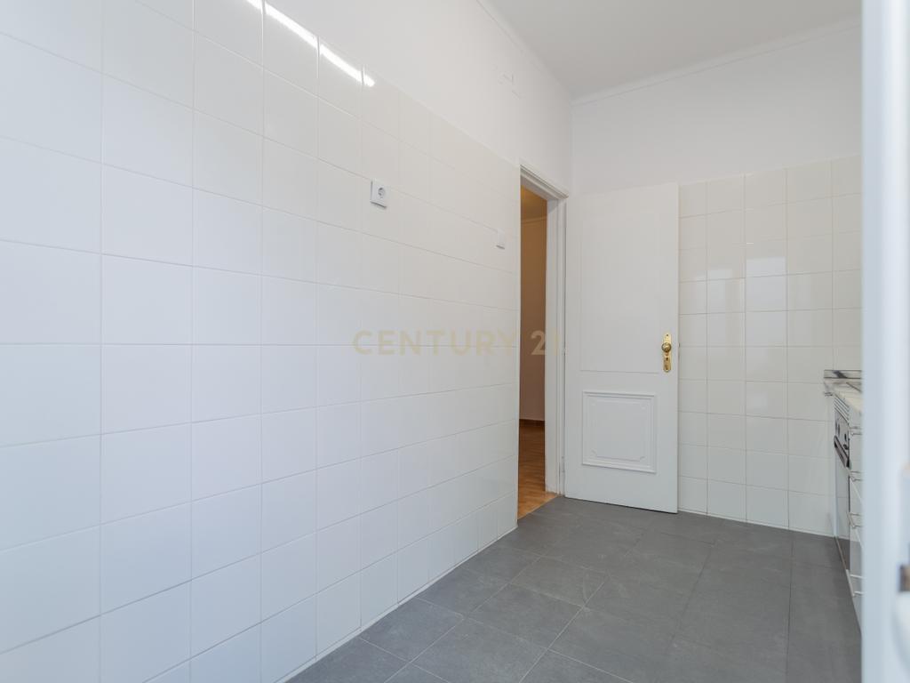 Apartamento T2  - 2 WC's - Almada Centro - Image 4