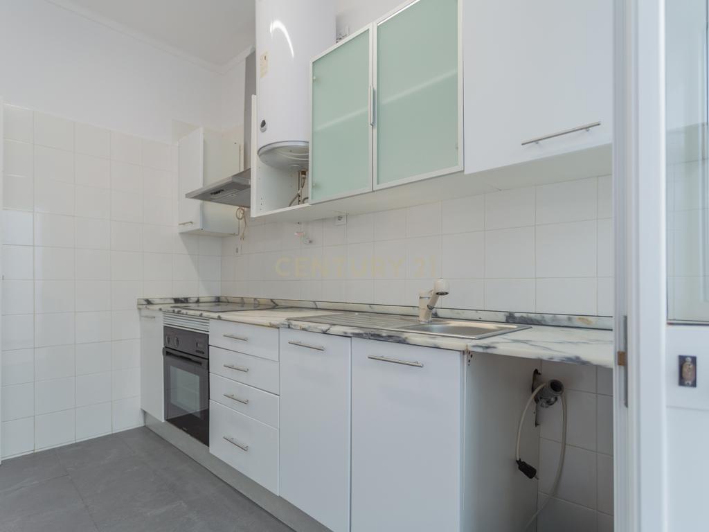 Apartamento T2  - 2 WC's - Almada Centro - Image 7