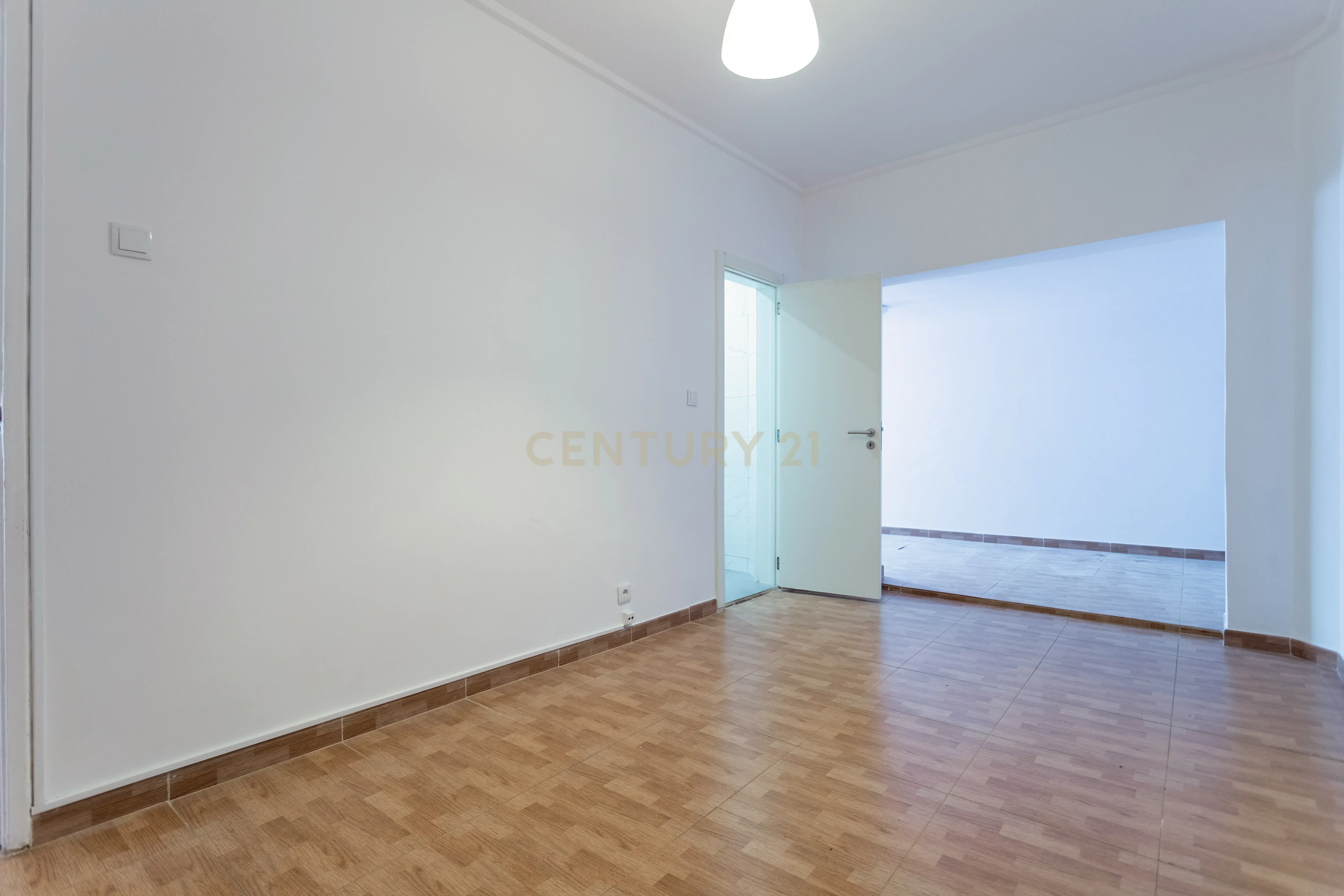 Apartamento T2 - 2 WC's - Almada Centro - Image 13