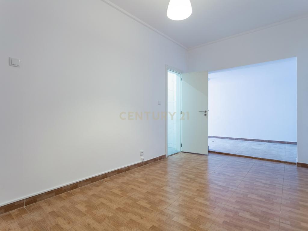 Apartamento T2  - 2 WC's - Almada Centro - Image 13