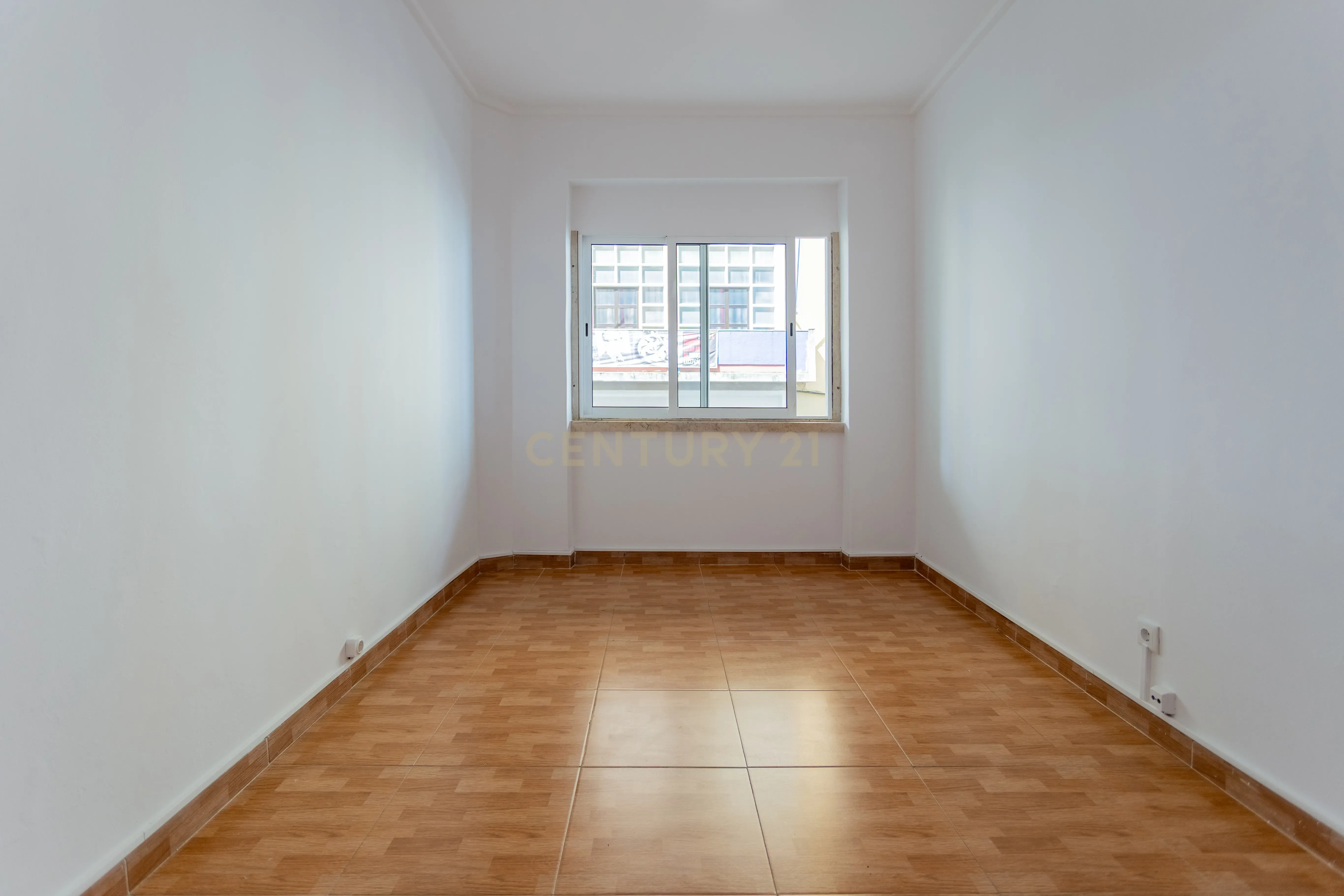 Apartamento T2 - 2 WC's - Almada Centro - Image 10