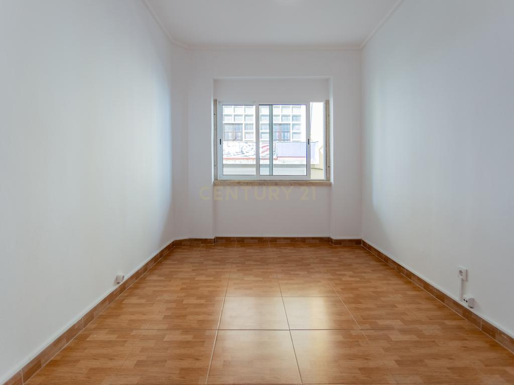 Apartamento T2  - 2 WC's - Almada Centro - Image 10